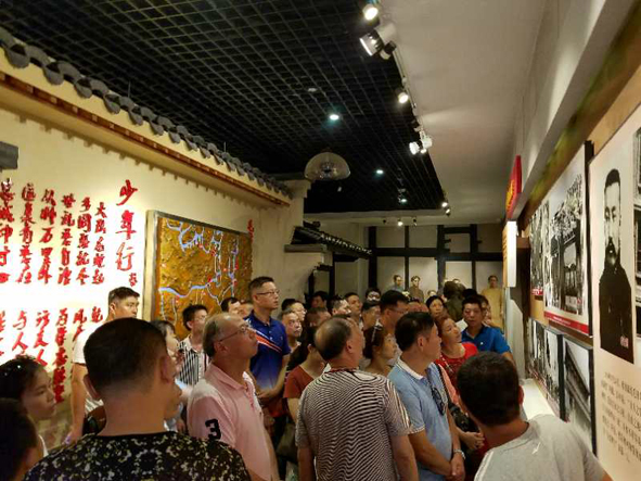 不忘初心跟黨走,牢記使命争先鋒 不忘初心跟黨走,牢記使命争先鋒